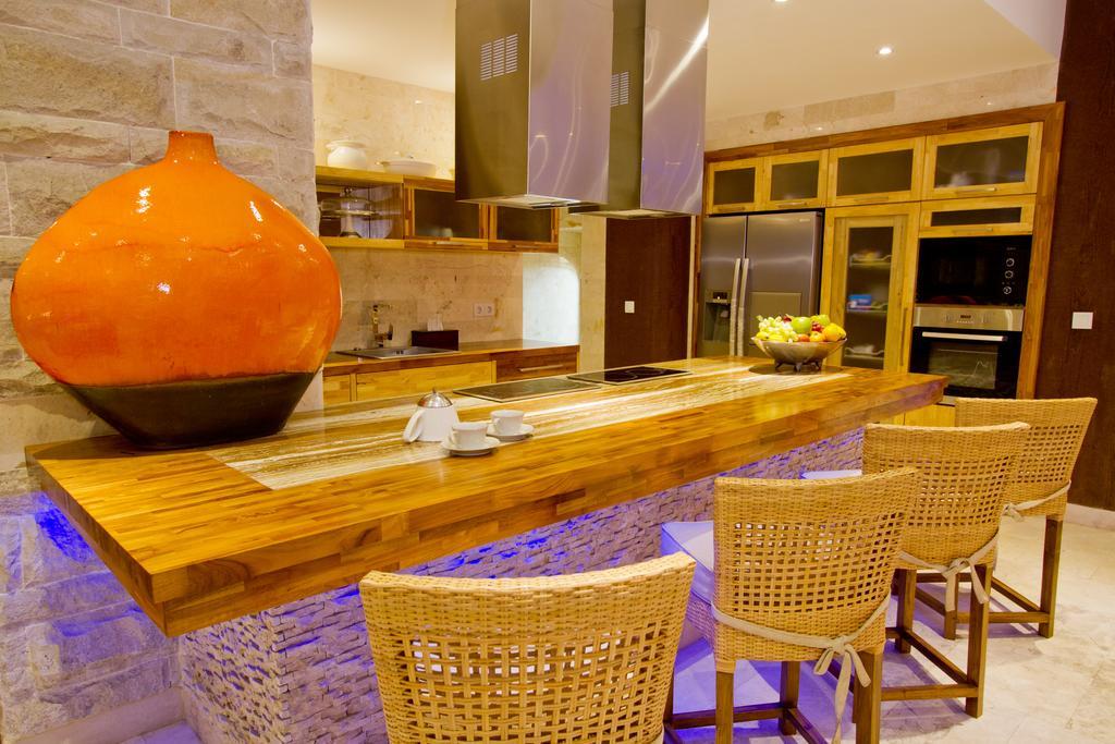 Puri Ratu Jimbaran Villa Exteriör bild